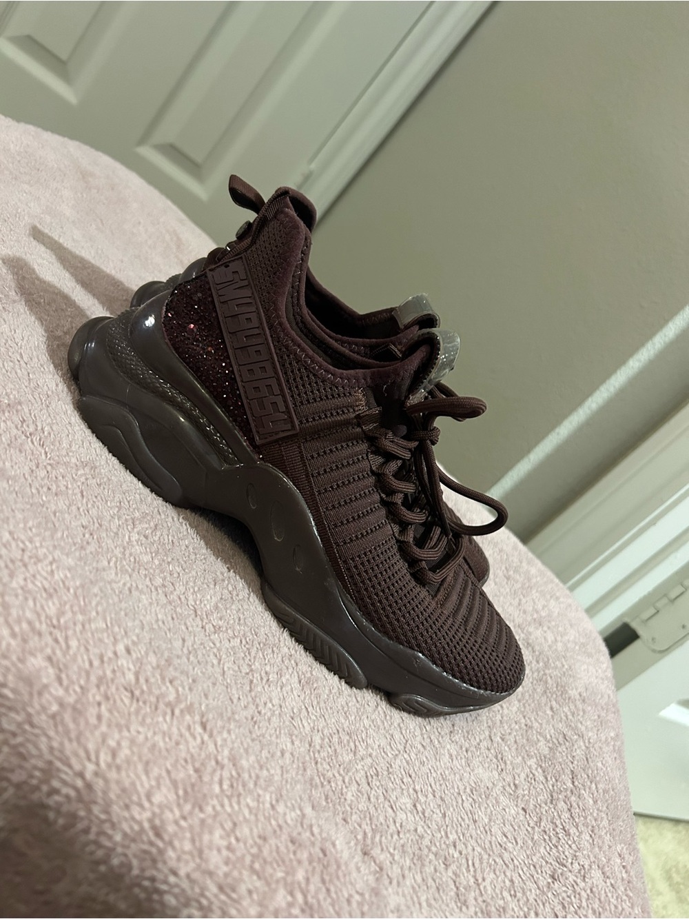 Women’s Steve Madden Maxima Burgundy Sneakers knit rhinestone embellished 8.5